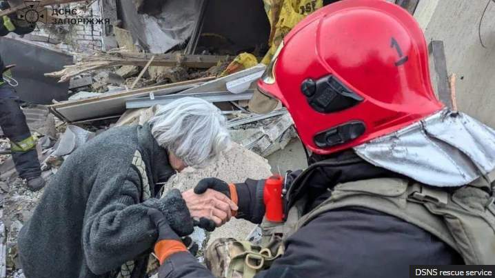 Russian strike kills eight in fresh attack on Ukrainian port